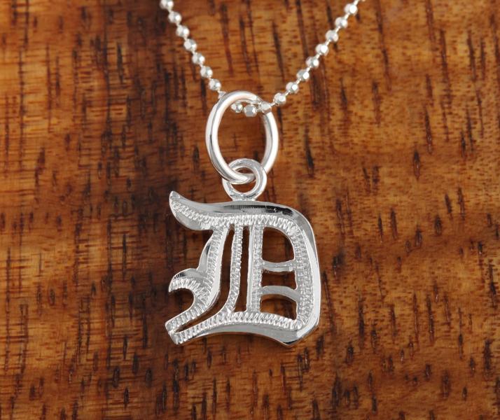 initial pendant