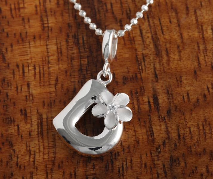 initial pendant